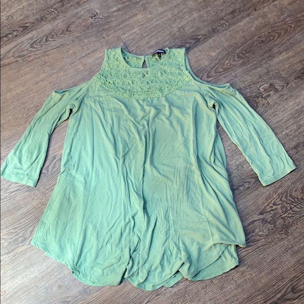 SHOULDERLESS SHIRT